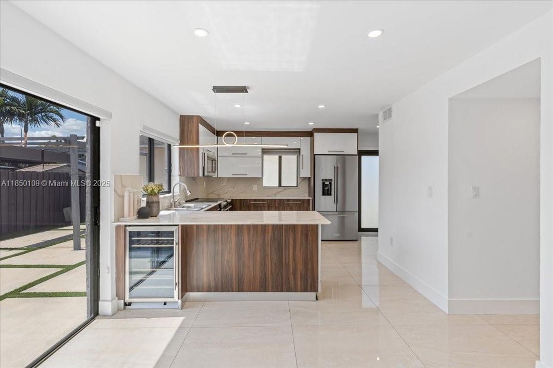 最近售出: $799,000 (4 贝兹, 3 浴室, 1634 平方英尺)