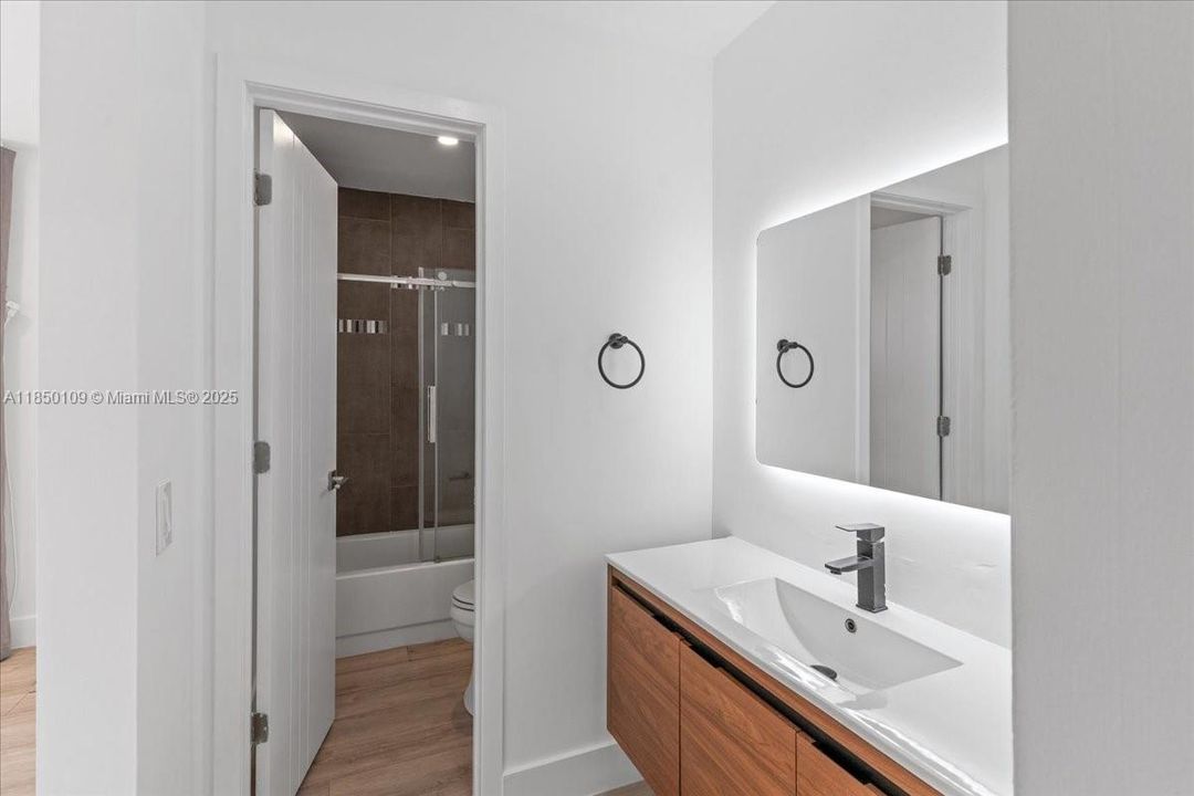 最近售出: $799,000 (4 贝兹, 3 浴室, 1634 平方英尺)