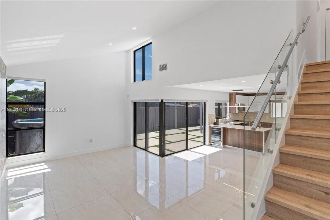 最近售出: $799,000 (4 贝兹, 3 浴室, 1634 平方英尺)