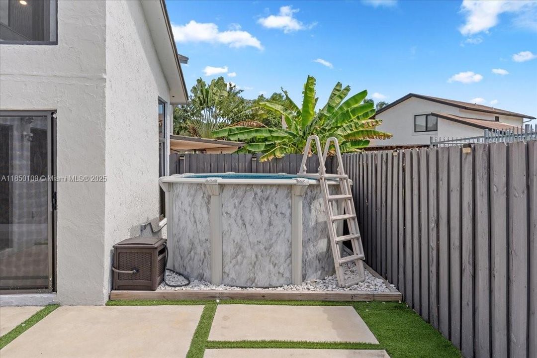 最近售出: $799,000 (4 贝兹, 3 浴室, 1634 平方英尺)