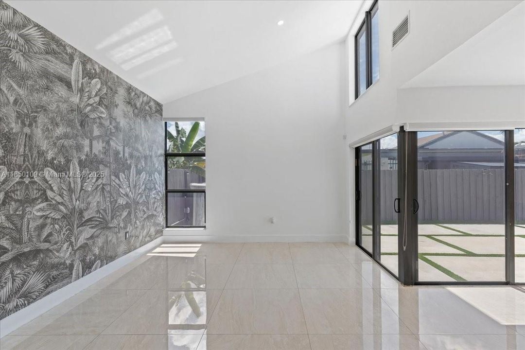 最近售出: $799,000 (4 贝兹, 3 浴室, 1634 平方英尺)