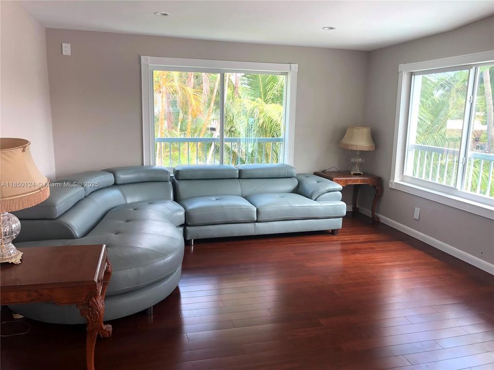 For Rent: $15,500 (7 beds, 6 baths, 4550 Square Feet)