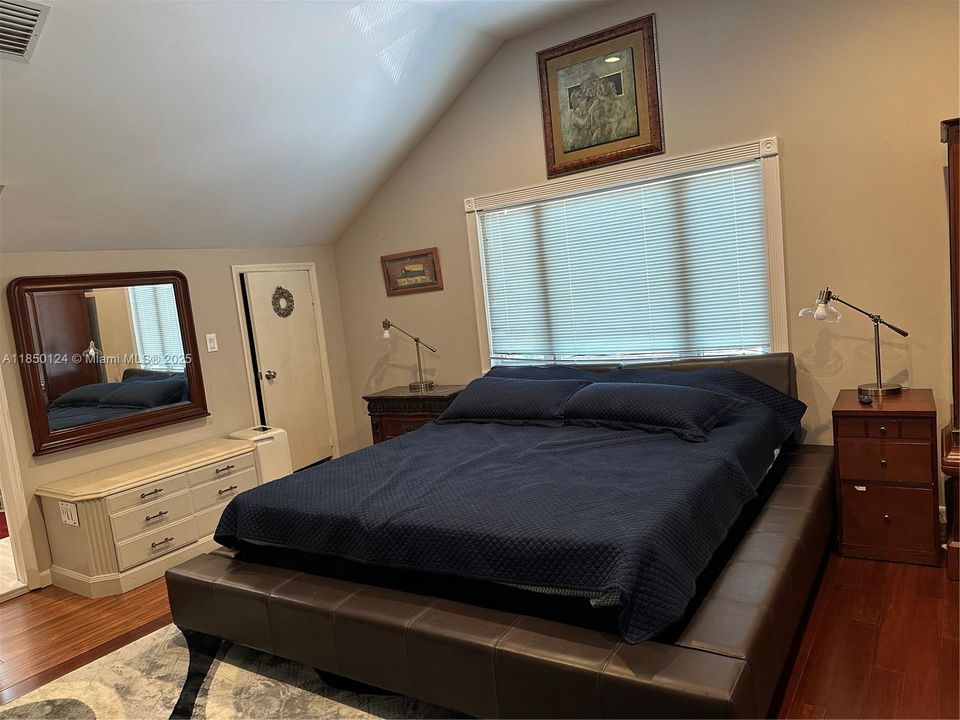 For Rent: $15,500 (7 beds, 6 baths, 4550 Square Feet)