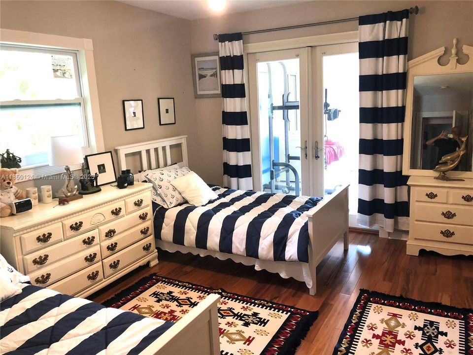 For Rent: $15,500 (7 beds, 6 baths, 4550 Square Feet)