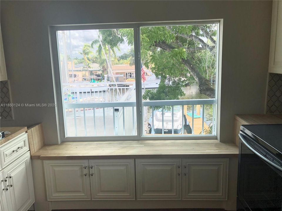 For Rent: $15,500 (7 beds, 6 baths, 4550 Square Feet)