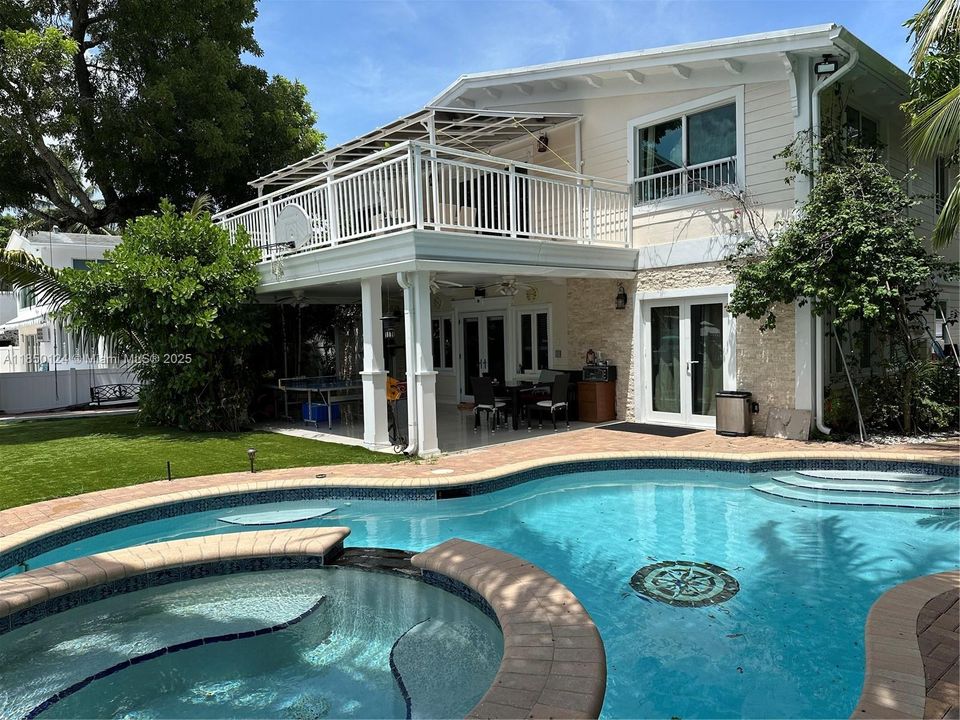 For Rent: $15,500 (7 beds, 6 baths, 4550 Square Feet)