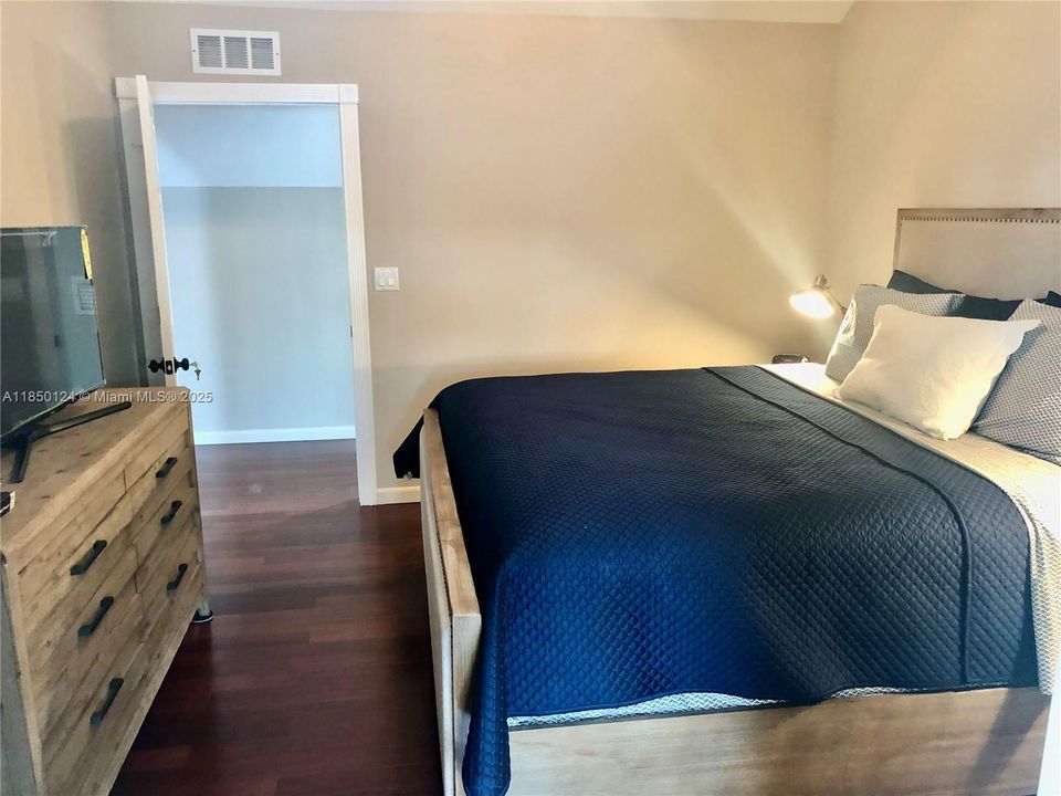 For Rent: $15,500 (7 beds, 6 baths, 4550 Square Feet)