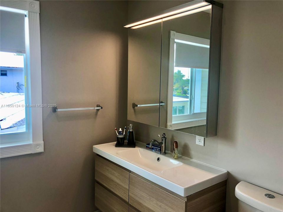 For Rent: $15,500 (7 beds, 6 baths, 4550 Square Feet)