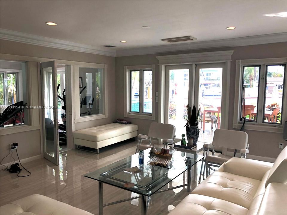 For Rent: $15,500 (7 beds, 6 baths, 4550 Square Feet)