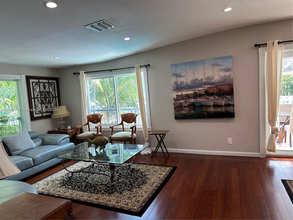 For Rent: $15,500 (7 beds, 6 baths, 4550 Square Feet)