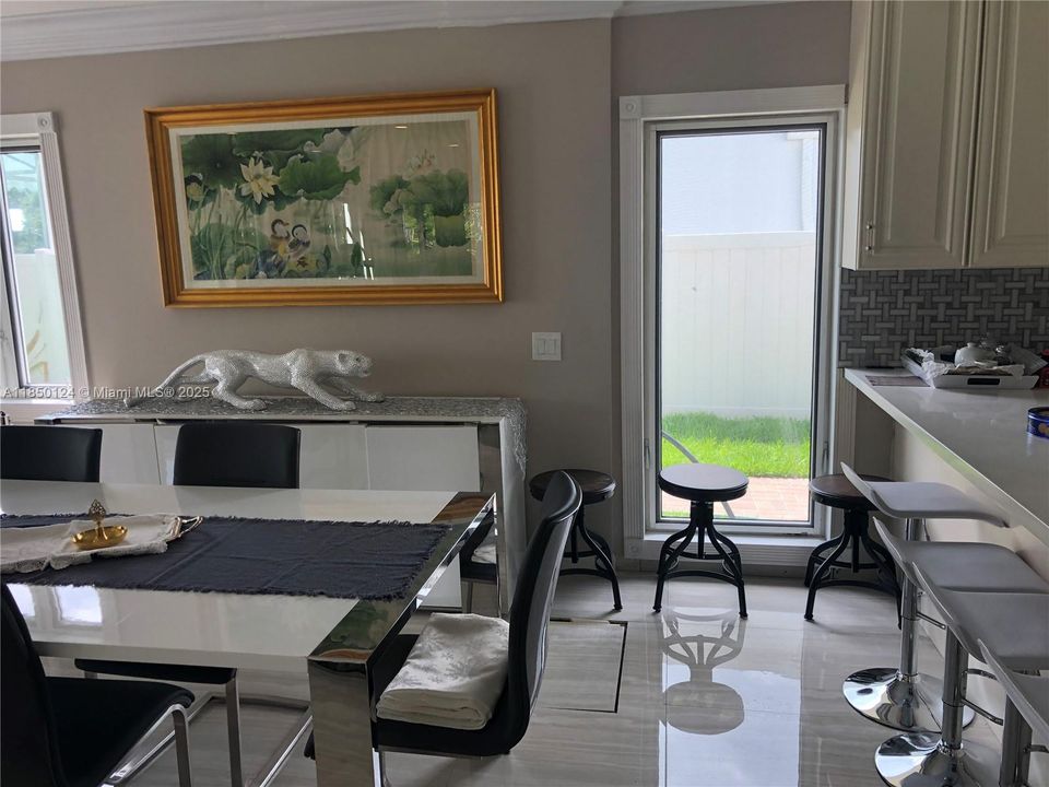 For Rent: $15,500 (7 beds, 6 baths, 4550 Square Feet)