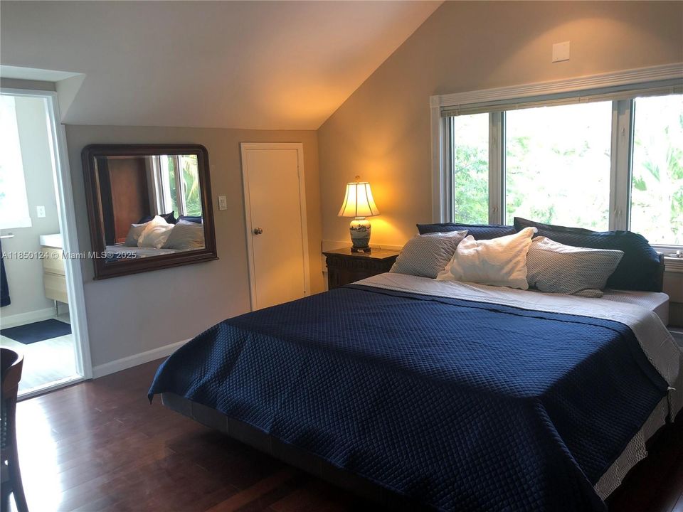 For Rent: $15,500 (7 beds, 6 baths, 4550 Square Feet)