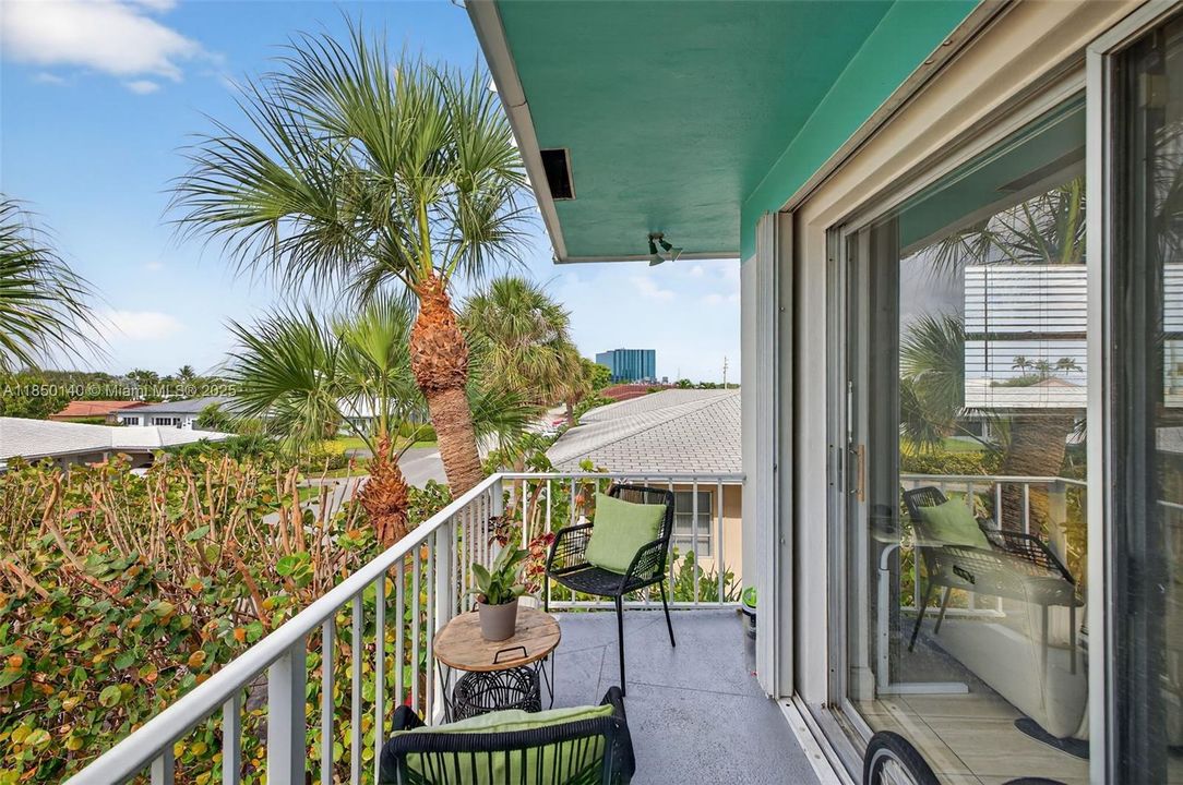 На продажу: $250,000 (2 спален, 2 ванн, 915 Квадратных фут)