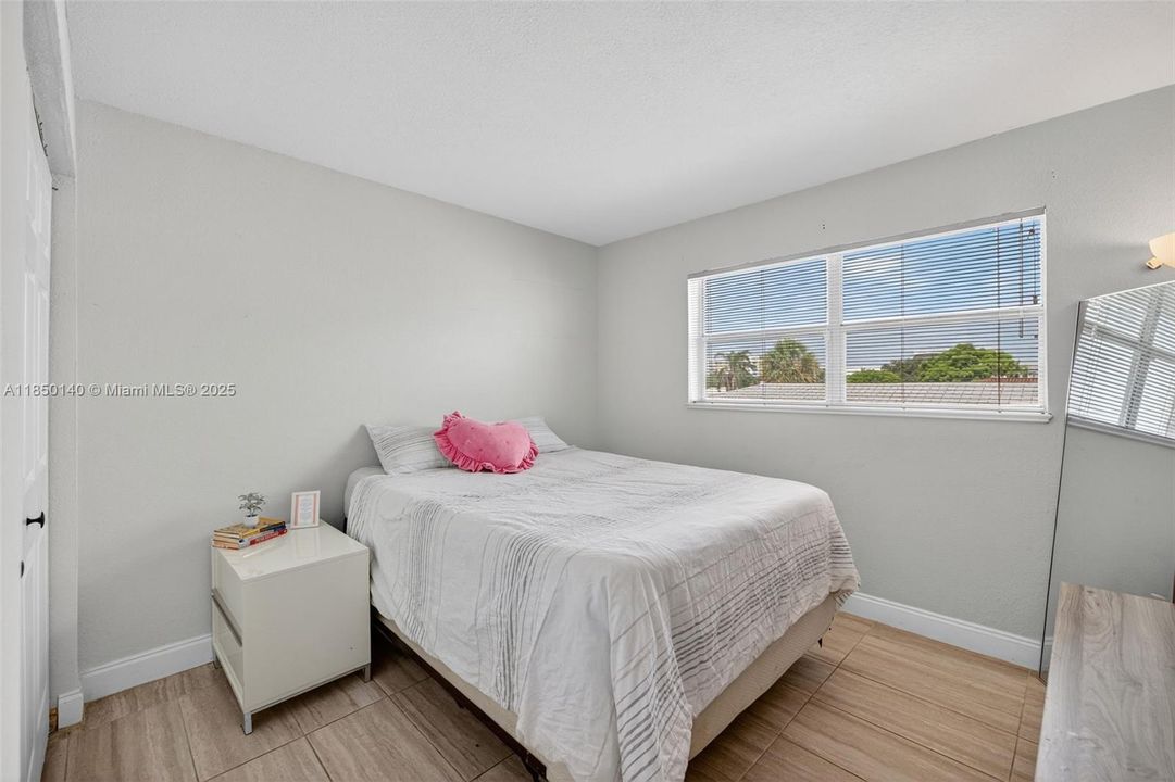 На продажу: $250,000 (2 спален, 2 ванн, 915 Квадратных фут)