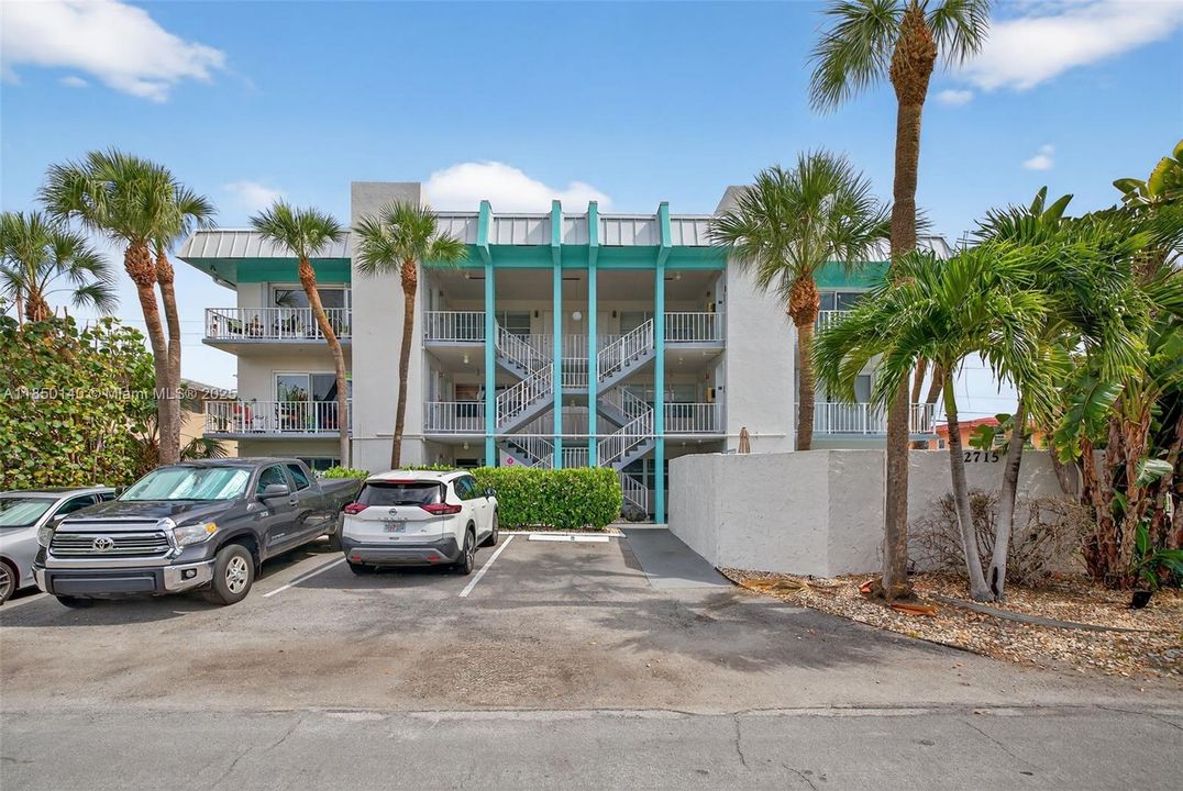 На продажу: $250,000 (2 спален, 2 ванн, 915 Квадратных фут)