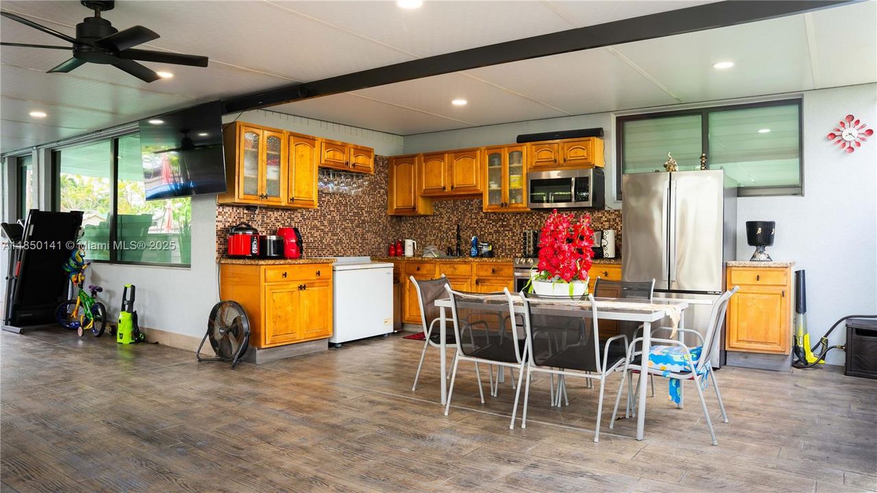 Недавно продано: $599,900 (3 спален, 2 ванн, 1648 Квадратных фут)