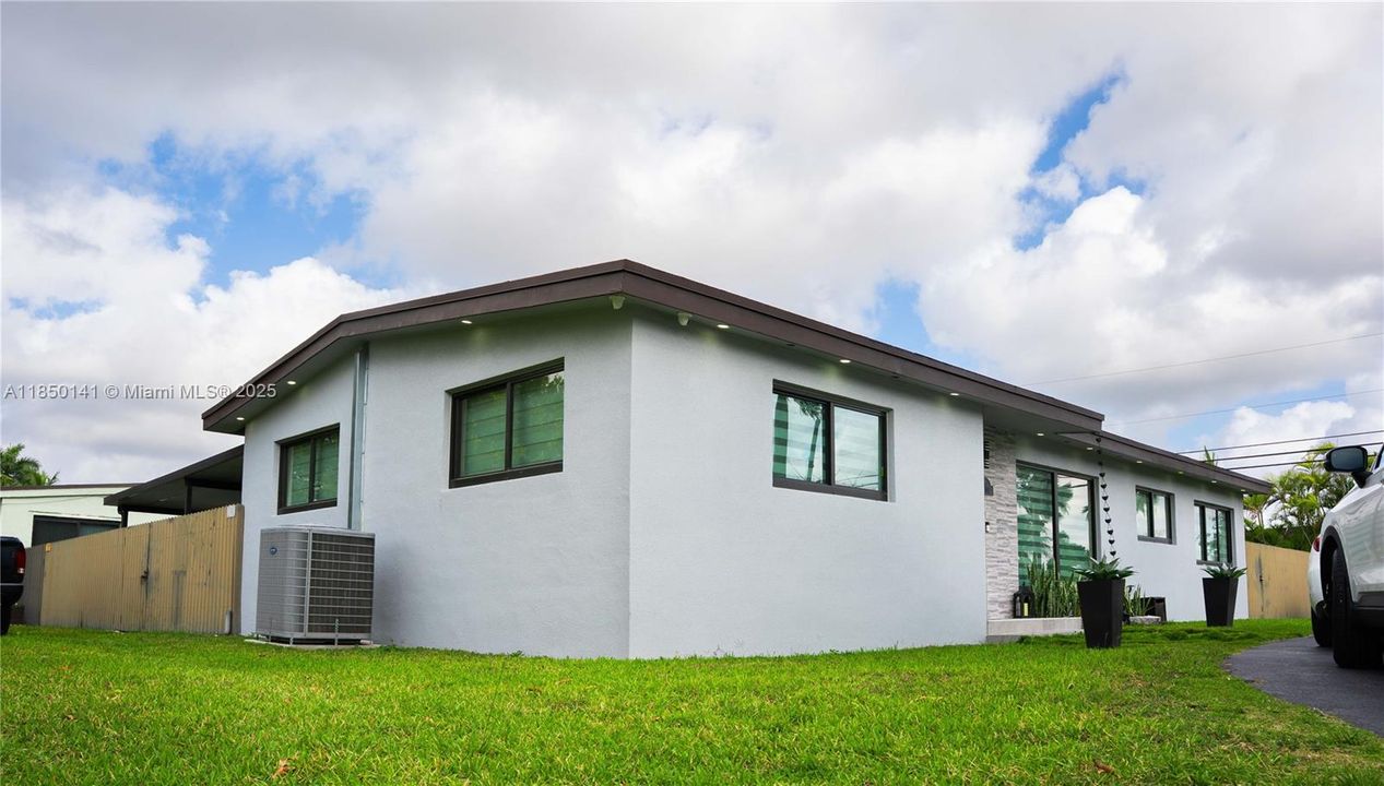 Недавно продано: $599,900 (3 спален, 2 ванн, 1648 Квадратных фут)