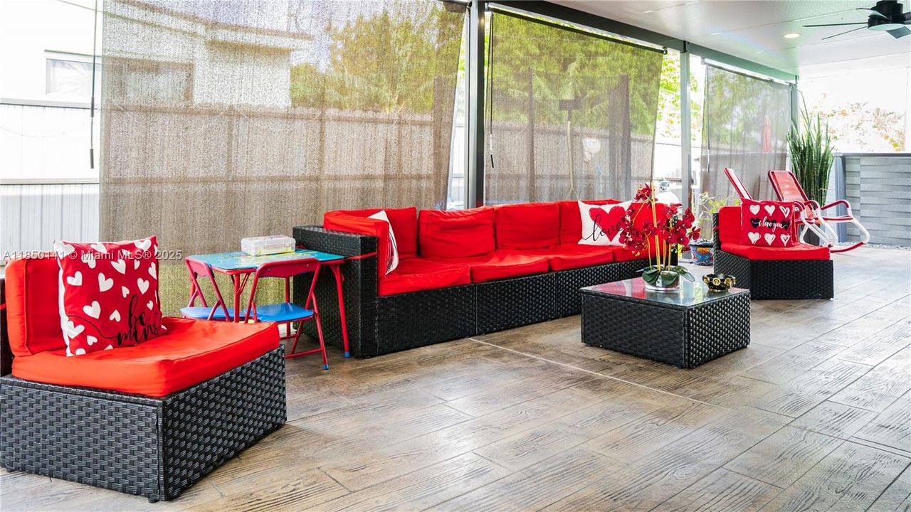 Недавно продано: $599,900 (3 спален, 2 ванн, 1648 Квадратных фут)