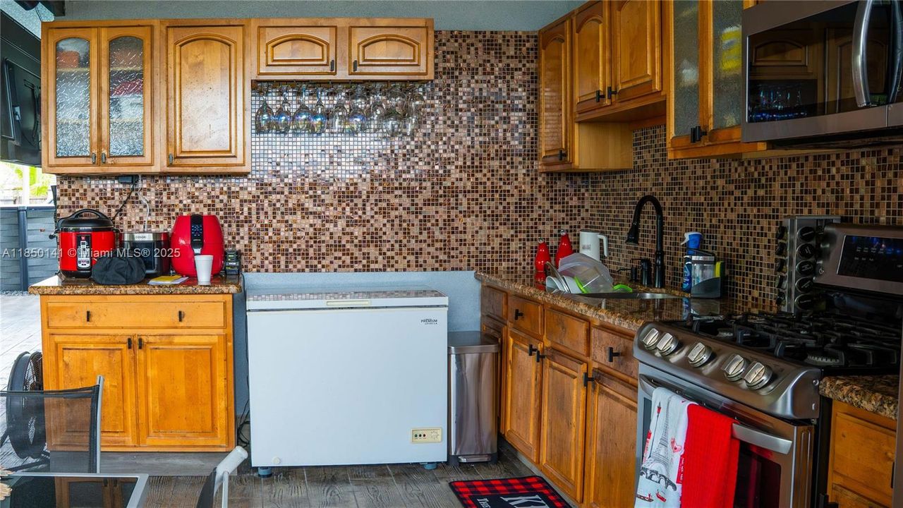 Недавно продано: $599,900 (3 спален, 2 ванн, 1648 Квадратных фут)