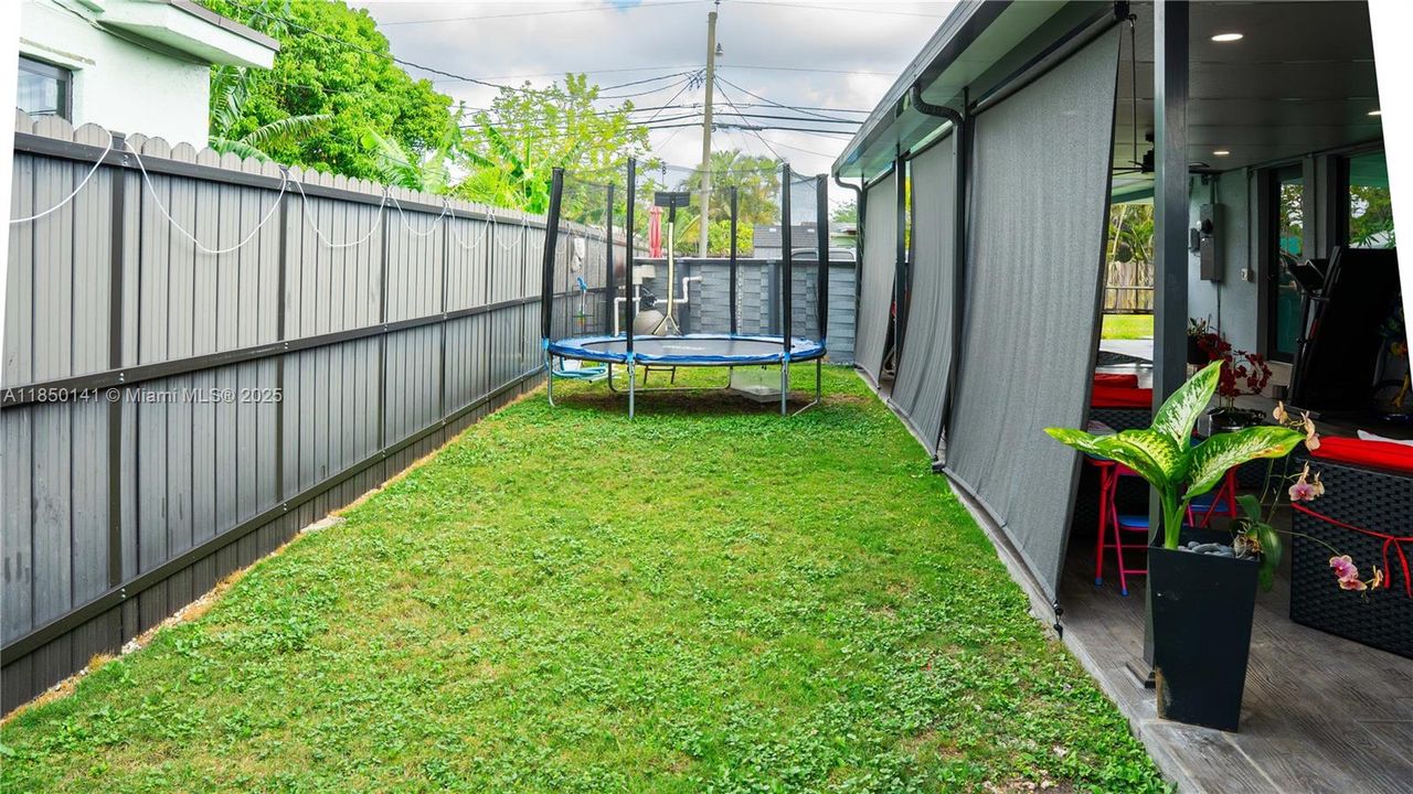 Недавно продано: $599,900 (3 спален, 2 ванн, 1648 Квадратных фут)