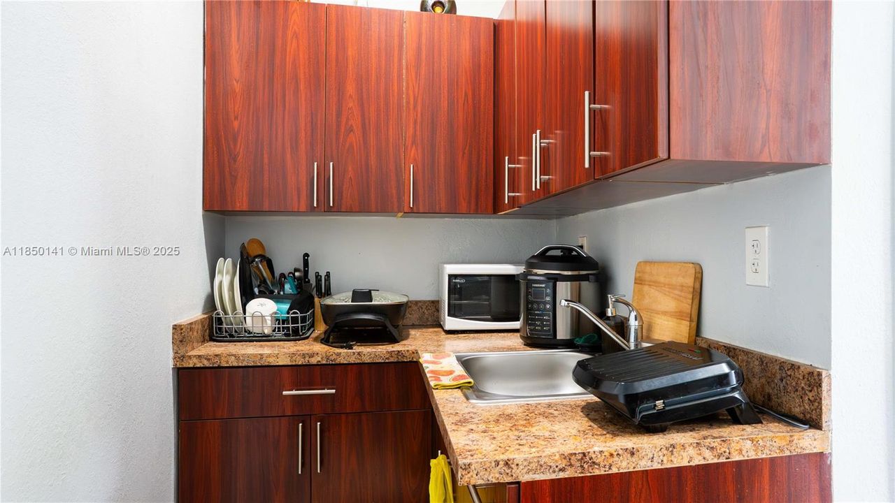 Недавно продано: $599,900 (3 спален, 2 ванн, 1648 Квадратных фут)