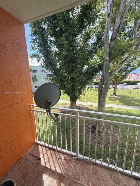 待售: $199,000 (2 贝兹, 2 浴室, 840 平方英尺)