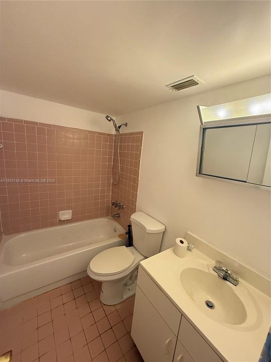 待售: $199,000 (2 贝兹, 2 浴室, 840 平方英尺)