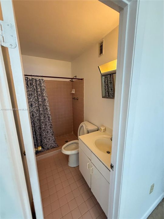 待售: $199,000 (2 贝兹, 2 浴室, 840 平方英尺)