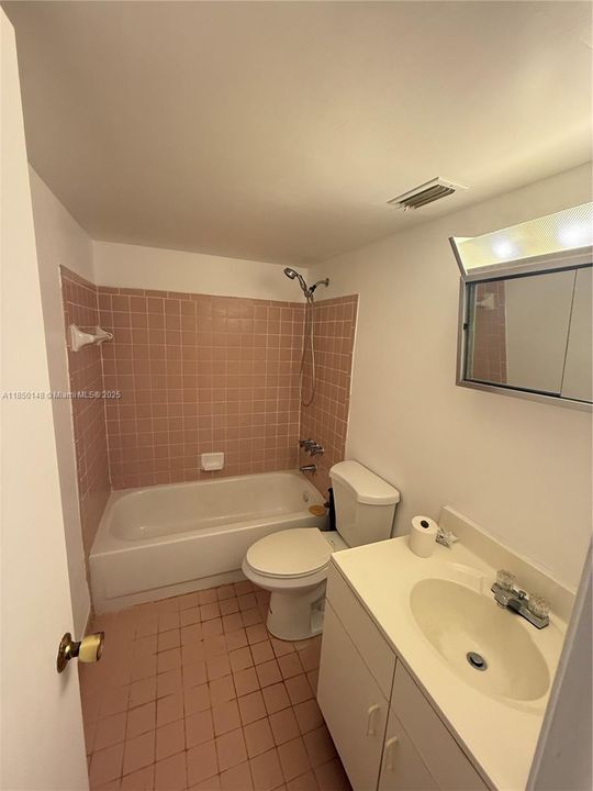 待售: $199,000 (2 贝兹, 2 浴室, 840 平方英尺)