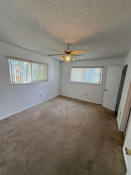 待售: $199,000 (2 贝兹, 2 浴室, 840 平方英尺)