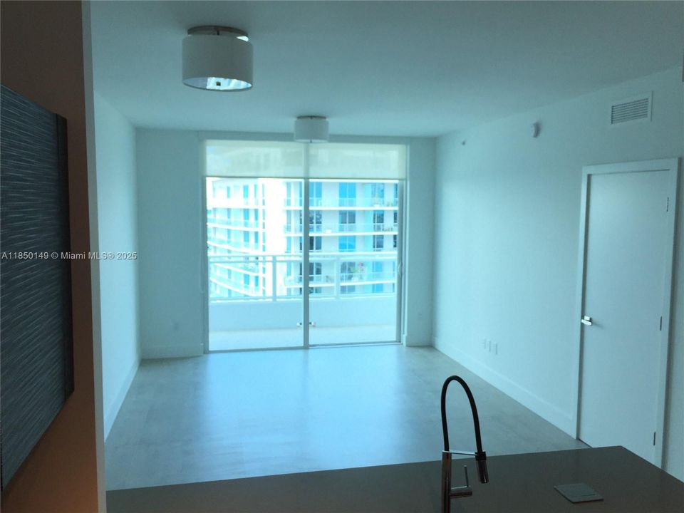 待售: $595,000 (1 贝兹, 1 浴室, 748 平方英尺)