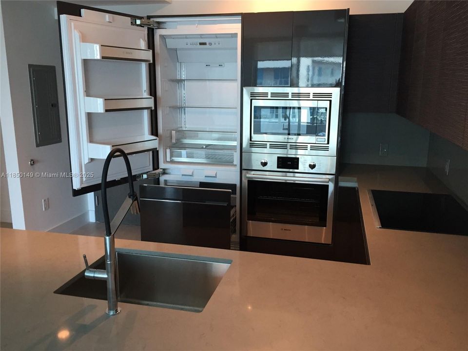 待售: $595,000 (1 贝兹, 1 浴室, 748 平方英尺)