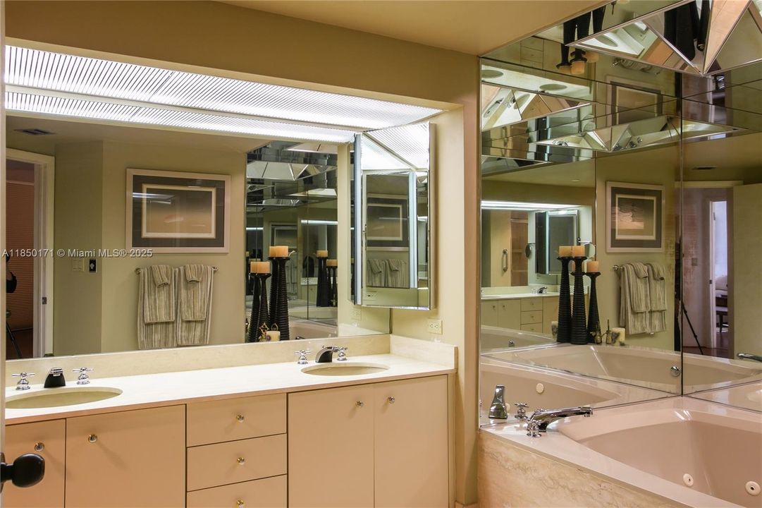 最近售出: $499,000 (2 贝兹, 2 浴室, 1622 平方英尺)