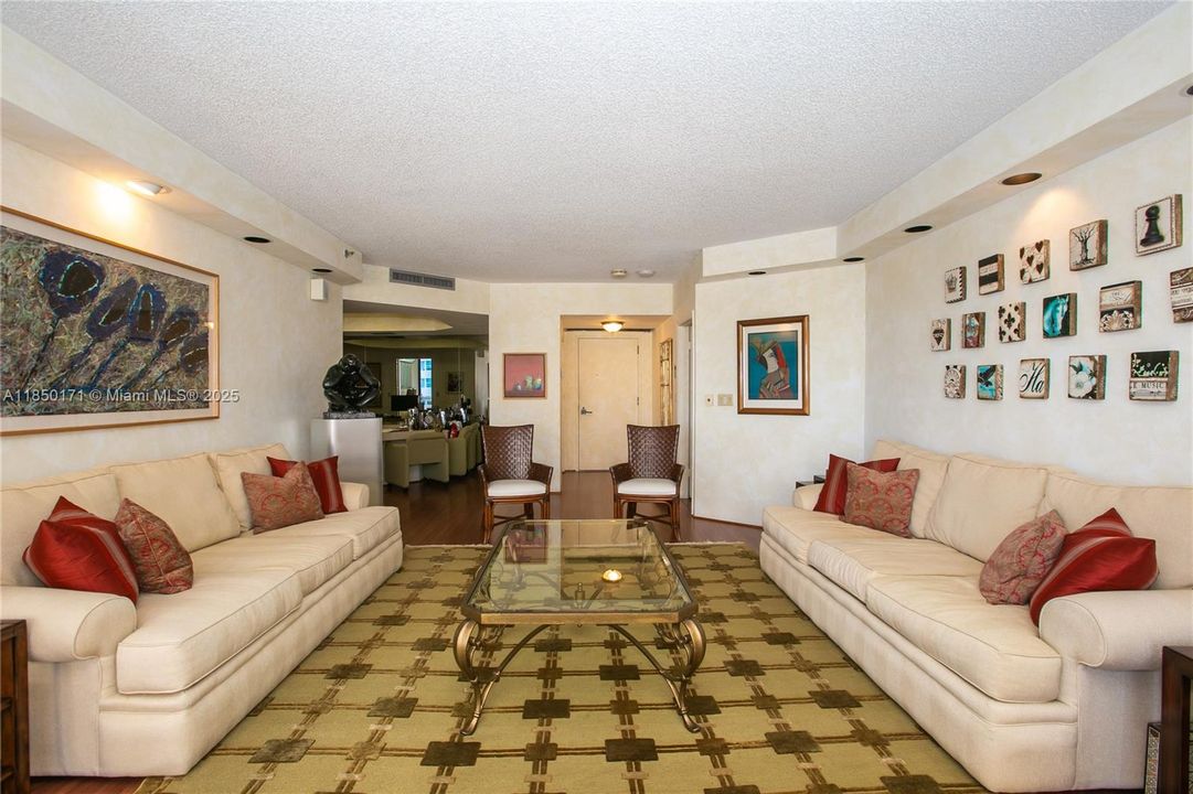 最近售出: $499,000 (2 贝兹, 2 浴室, 1622 平方英尺)