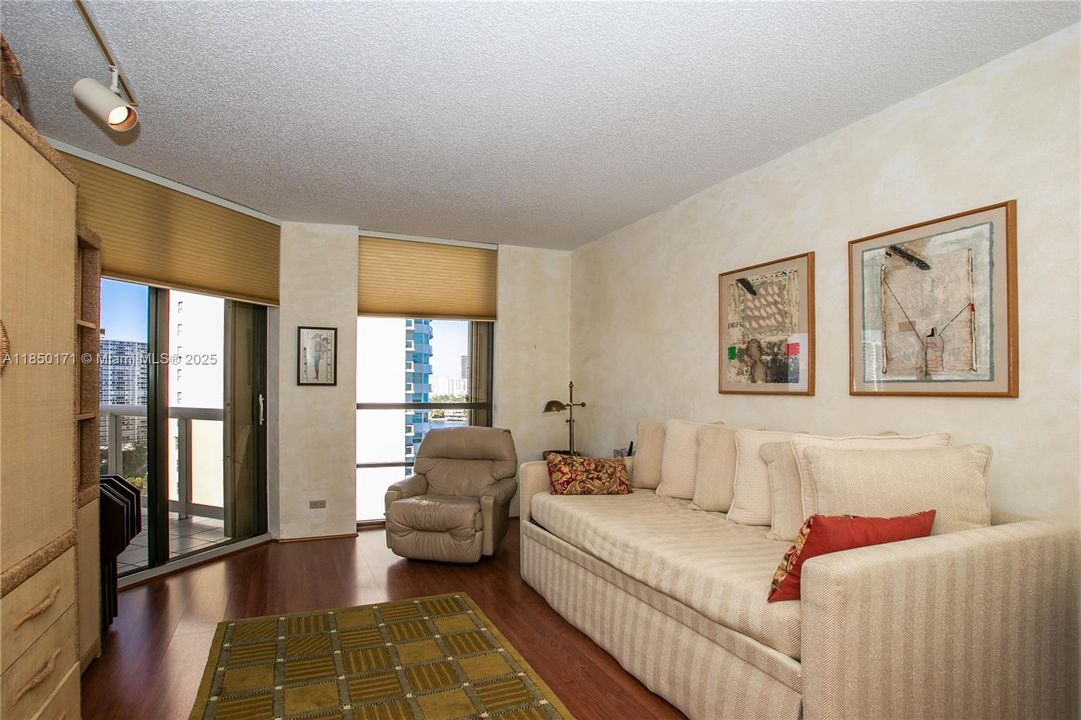 最近售出: $499,000 (2 贝兹, 2 浴室, 1622 平方英尺)