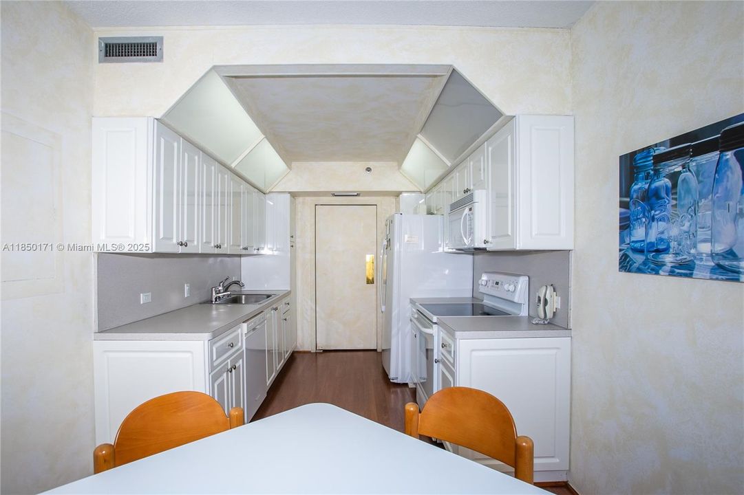 最近售出: $499,000 (2 贝兹, 2 浴室, 1622 平方英尺)