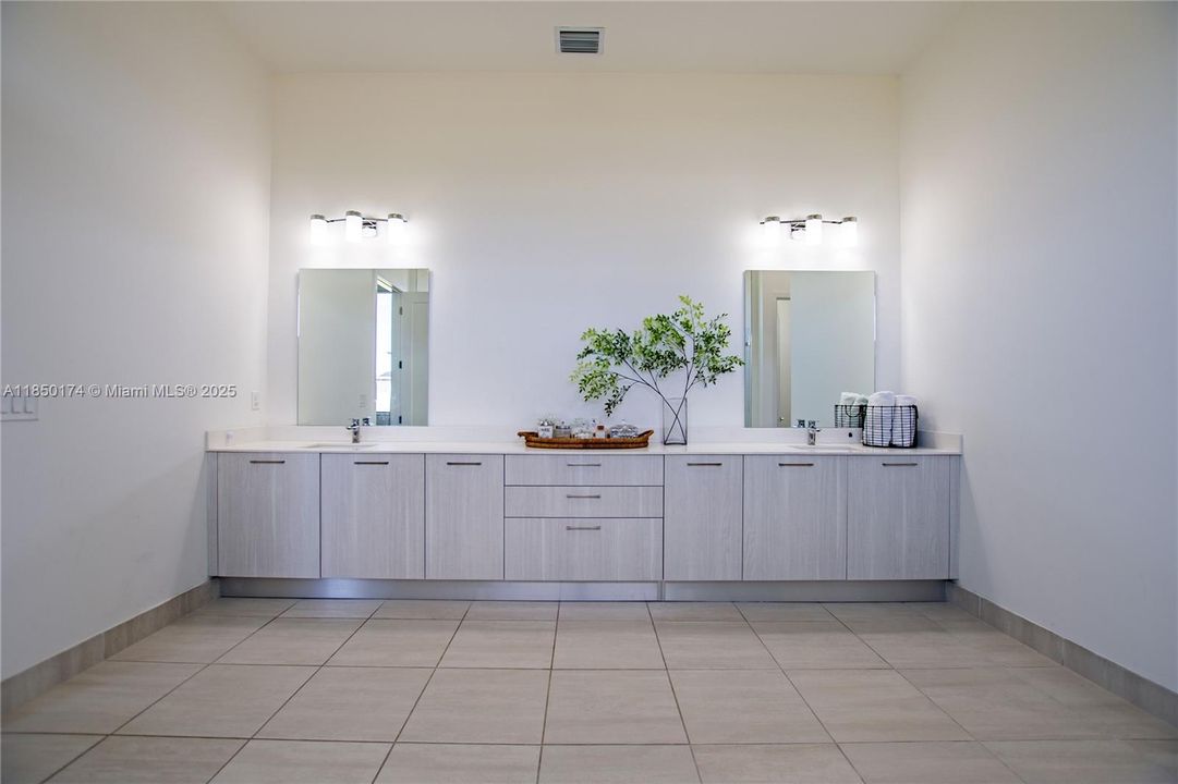 待售: $2,599,000 (5 贝兹, 4 浴室, 4713 平方英尺)