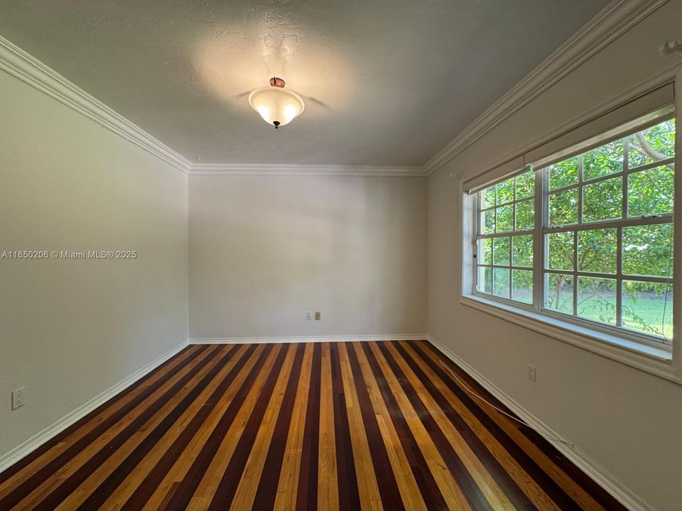 Под контрактом: $8,000 (4 спален, 3 ванн, 2571 Квадратных фут)