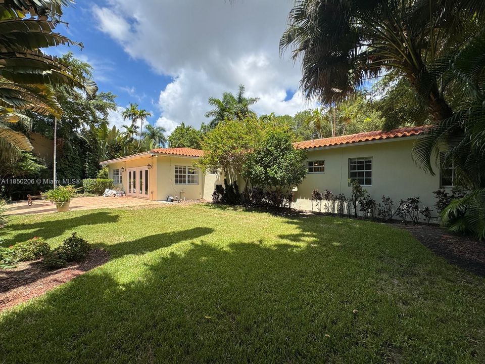 Под контрактом: $8,000 (4 спален, 3 ванн, 2571 Квадратных фут)