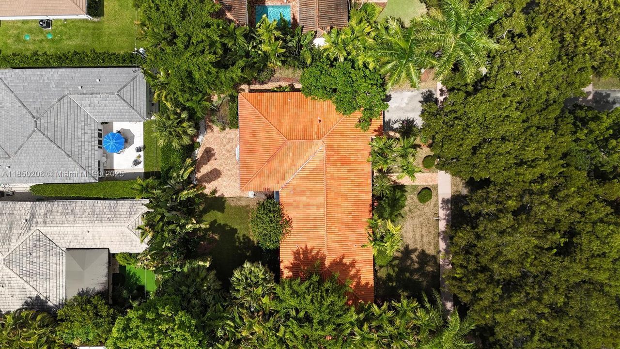 Под контрактом: $8,000 (4 спален, 3 ванн, 2571 Квадратных фут)