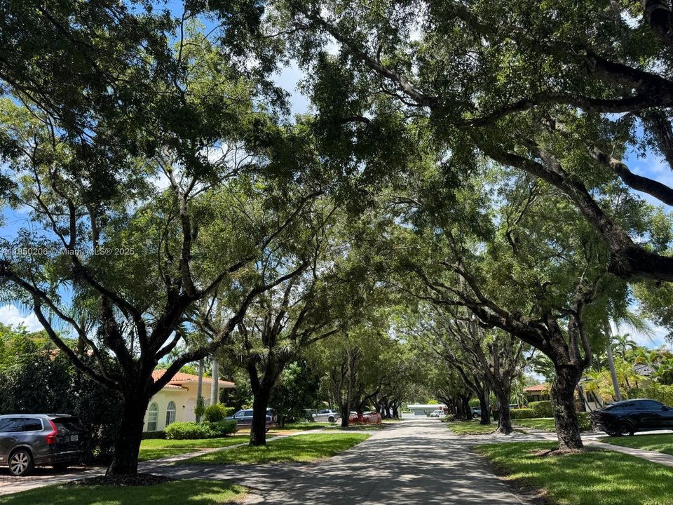 Под контрактом: $8,000 (4 спален, 3 ванн, 2571 Квадратных фут)