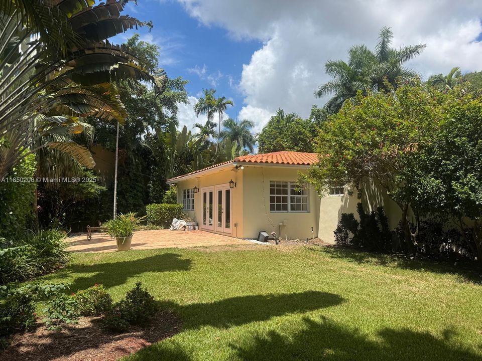 Под контрактом: $8,000 (4 спален, 3 ванн, 2571 Квадратных фут)