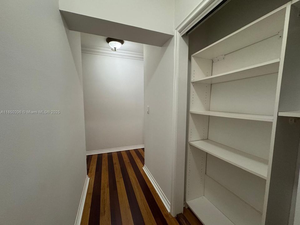 Под контрактом: $8,000 (4 спален, 3 ванн, 2571 Квадратных фут)