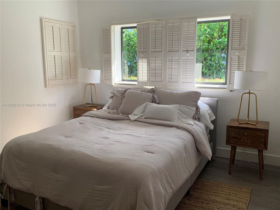 Active With Contract: $18,000 (4 beds, 3 baths, 2196 Square Feet)