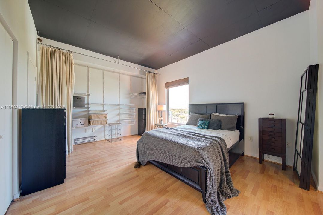 待售: $349,000 (1 贝兹, 1 浴室, 696 平方英尺)