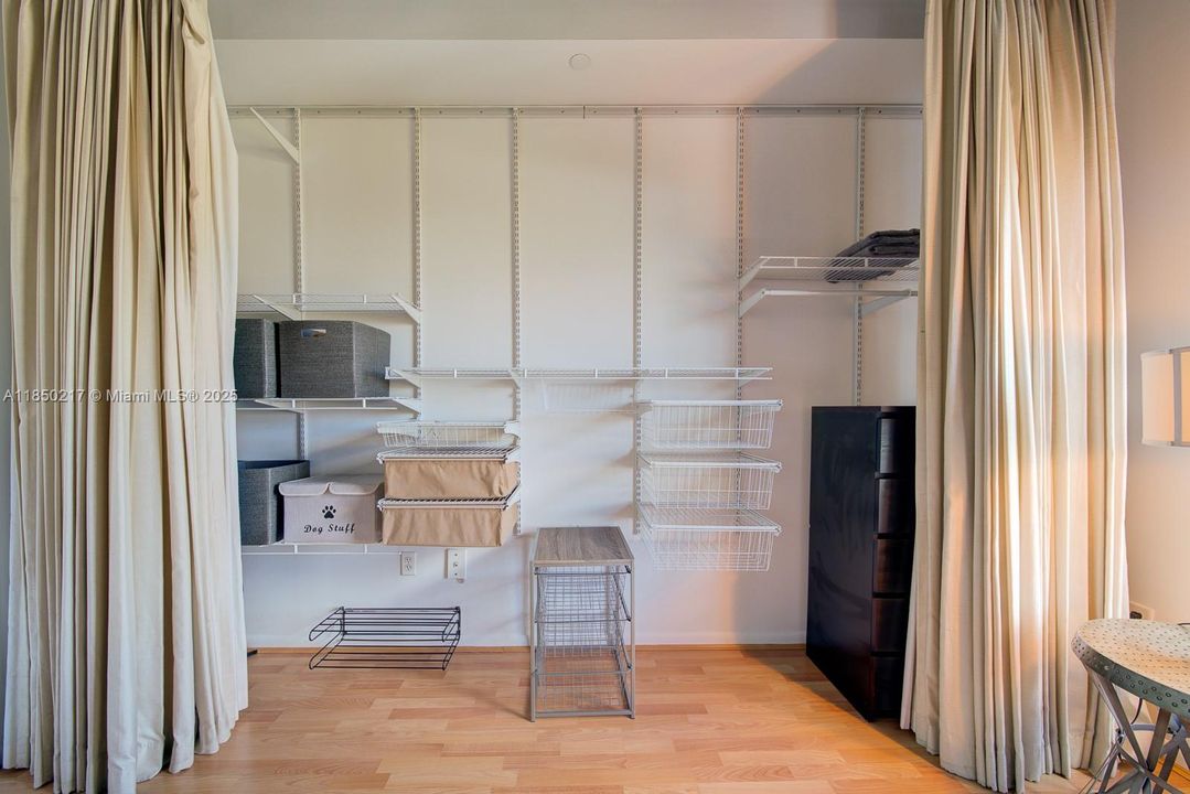 待售: $349,000 (1 贝兹, 1 浴室, 696 平方英尺)