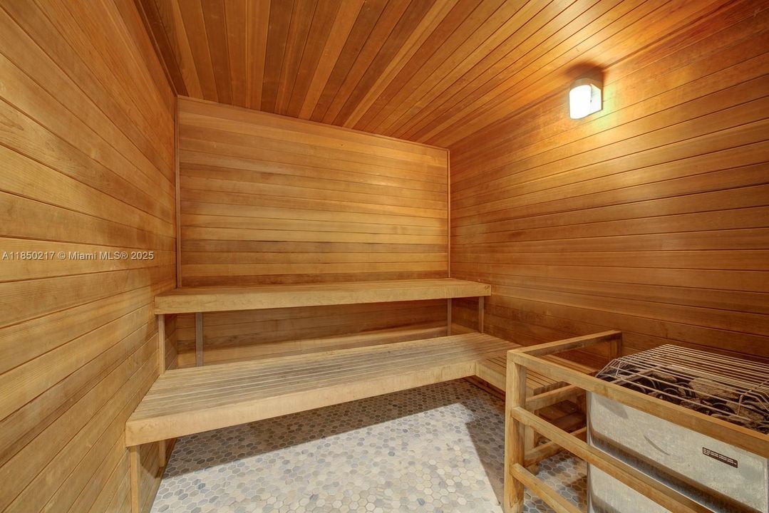 待售: $349,000 (1 贝兹, 1 浴室, 696 平方英尺)