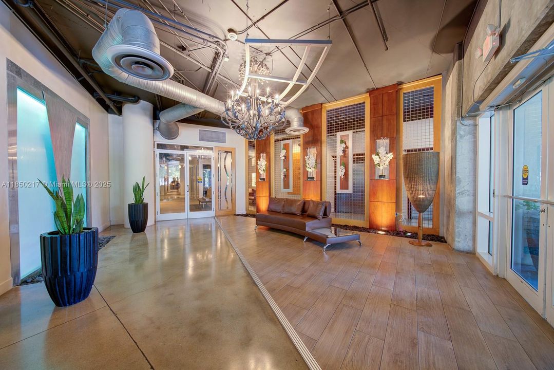 待售: $349,000 (1 贝兹, 1 浴室, 696 平方英尺)