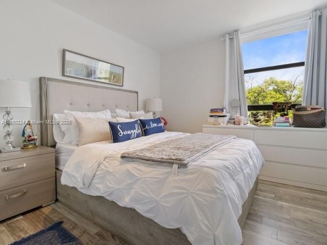 For Sale: $605,000 (2 beds, 2 baths, 1075 Square Feet)