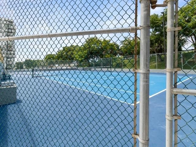 For Sale: $605,000 (2 beds, 2 baths, 1075 Square Feet)